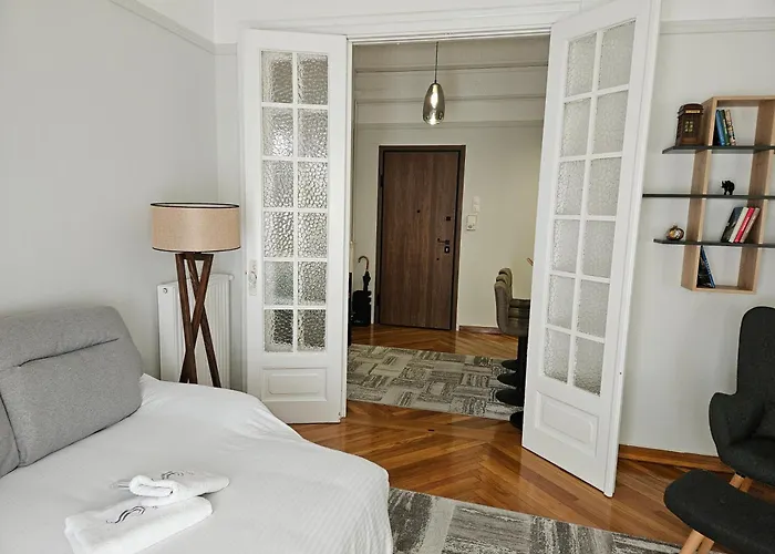Plaka Sofi Suite