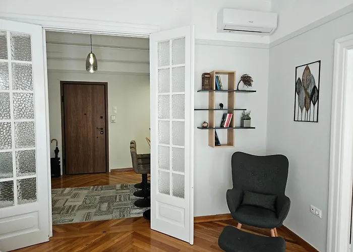 Plaka Sofi Suite